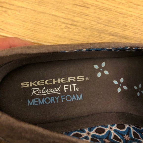 Sketchers Relaxed fit memory foam brown leather loafers, 9.5 - Picture 6 of 12